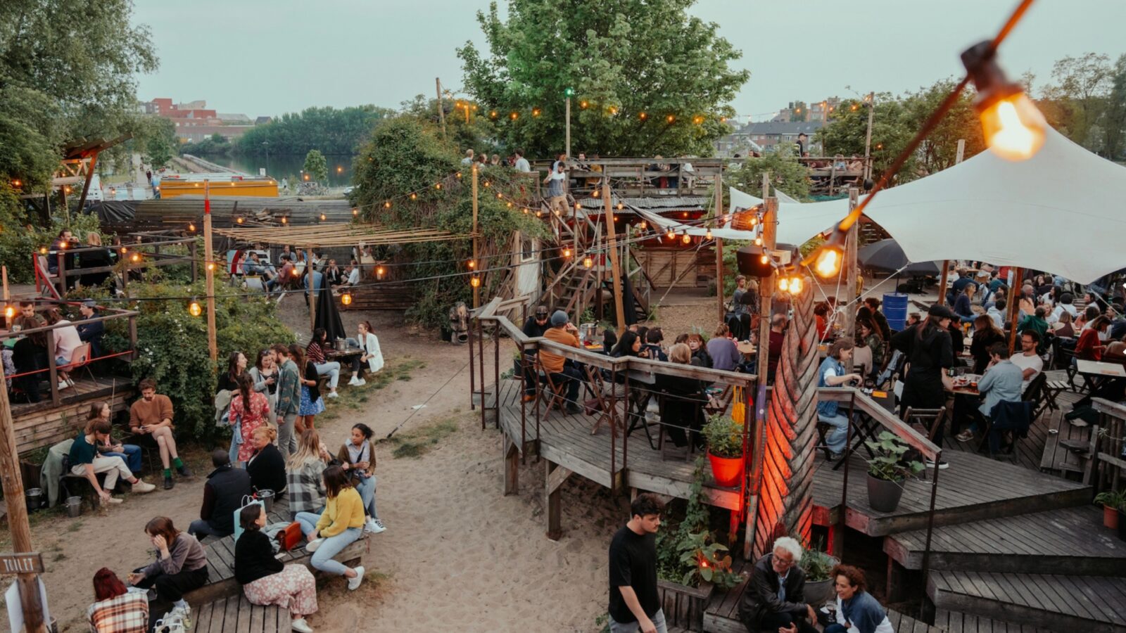 picture of Vier de lente met Urgent.fm in Bar Bricolage